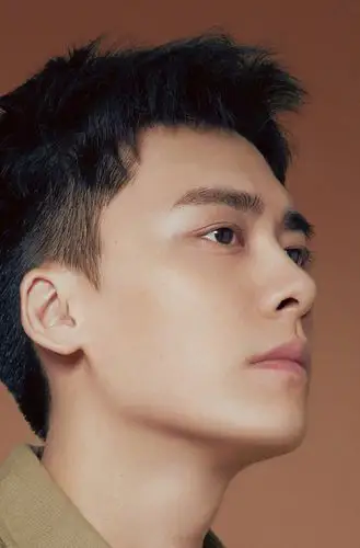 简介:李易峰最新帅气写真大片,分享一组李易峰图片给大家,图中的明星