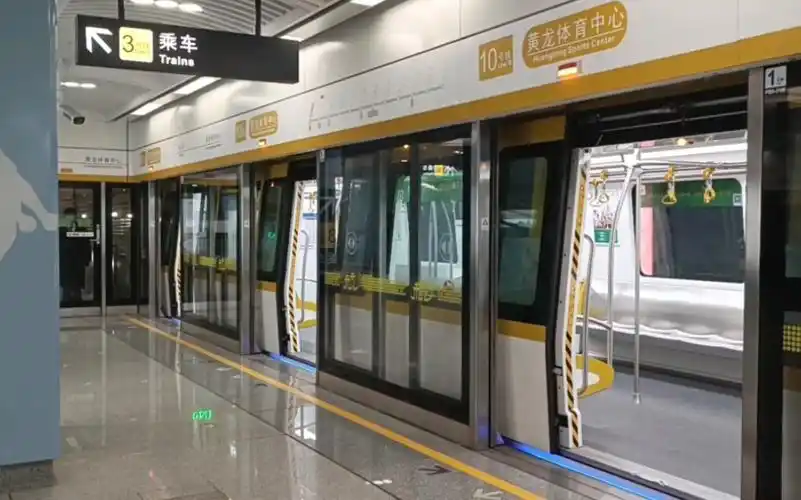 【杭州地铁】10号线10007号车驶离黄龙体育中心站