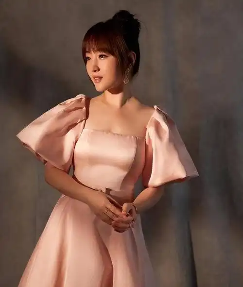 身高不够身材来凑杨钰莹丰满的身材就是她最犀利的武器