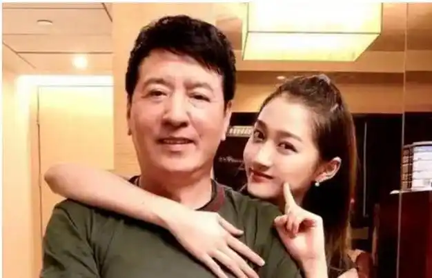 原来她就是关晓彤的母亲,怪不得她能红透大江南北|演员|鹿晗|李君|小