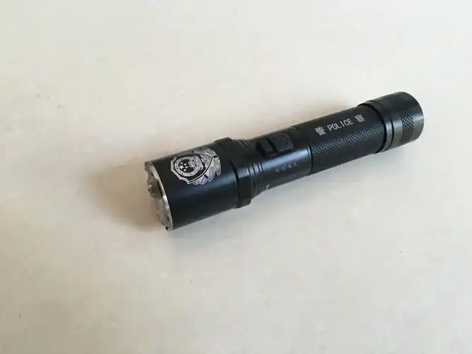 未报价新标准基础款强光手电/警用强光手电型号:鹏辉警用装备(衢州)