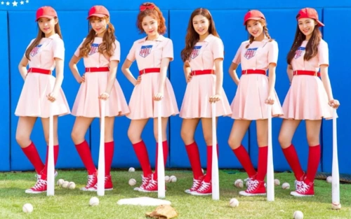 女团april7月29日携带夏日特别专辑《hello summer》回归!