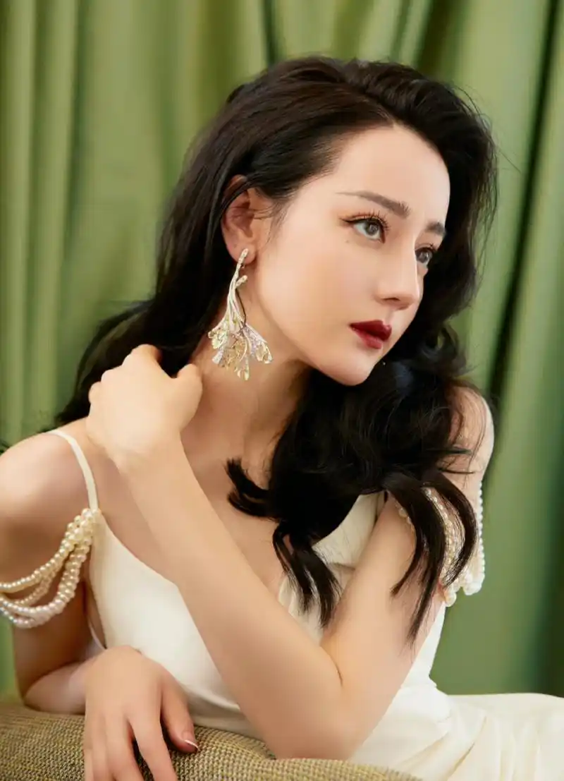 迪丽热巴美照,颜值真的是太美丽动人了!#养眼美女