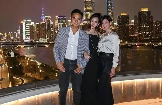 恭喜骆达华成国民岳父19岁高颜值女儿被赞初恋脸火爆网络