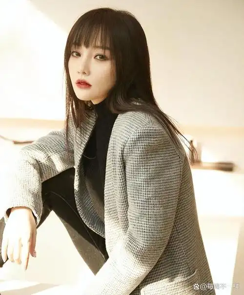 李小璐和贾乃亮分手后,最近究竟过的如何