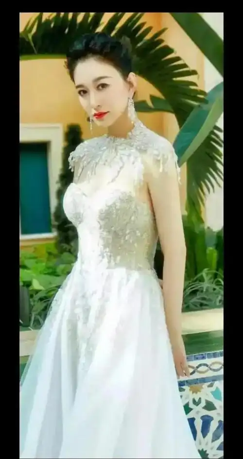 李小冉被富商折磨4年2次流产没想到男闺蜜砸下5亿甘愿接盘