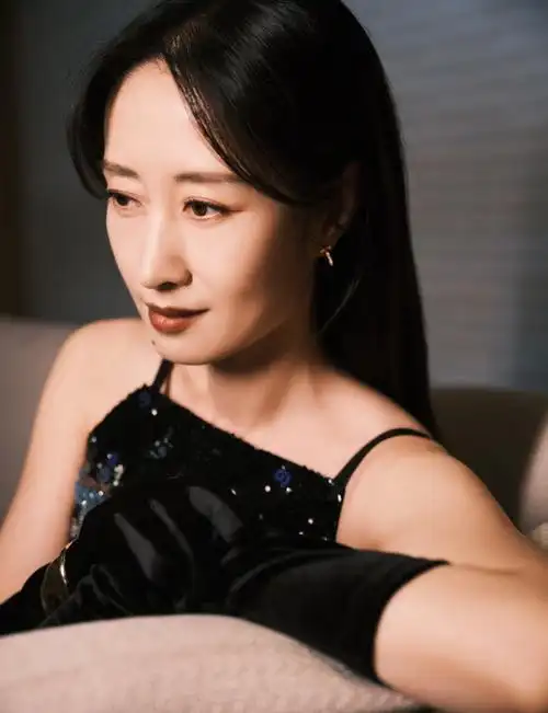 刘敏涛2022微博视界大会造型写真 造型优雅气场满满__财经头条