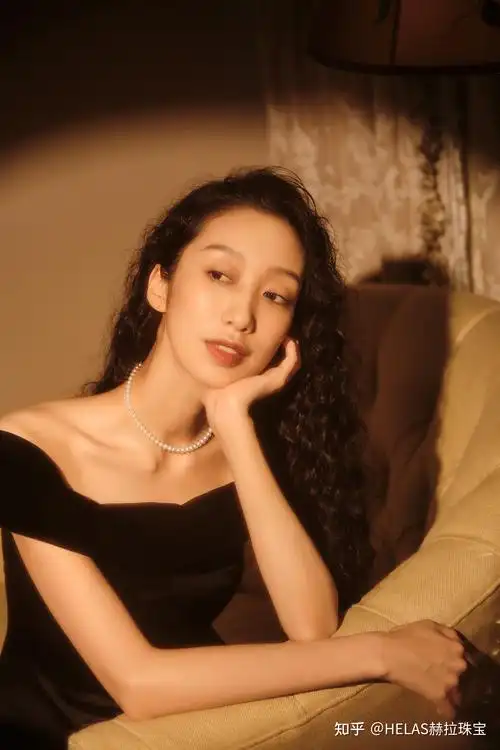 会戴珍珠才时髦普通人也能模仿的女明星珍珠搭配