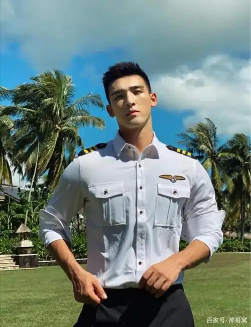 身材高大威猛的95后小狼狗,颜值爆棚,多才多艺的男生最爱欢迎!