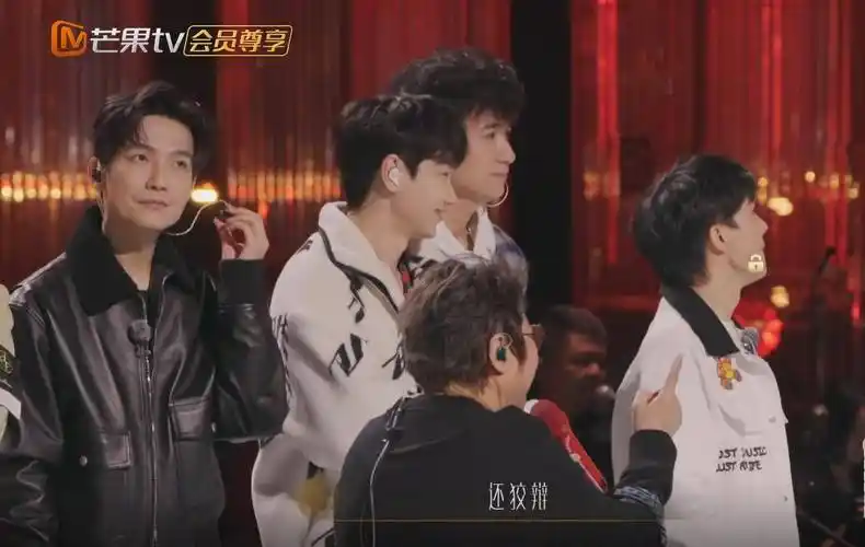 韩红周深的不同排练态度惹争议,谁对谁错?