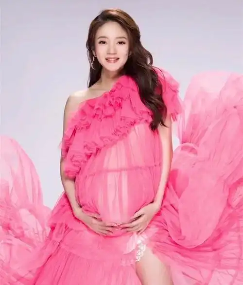 安以轩孕肚照惹网友羡慕:为啥明星怀孕只胖肚子?医生解释很到位