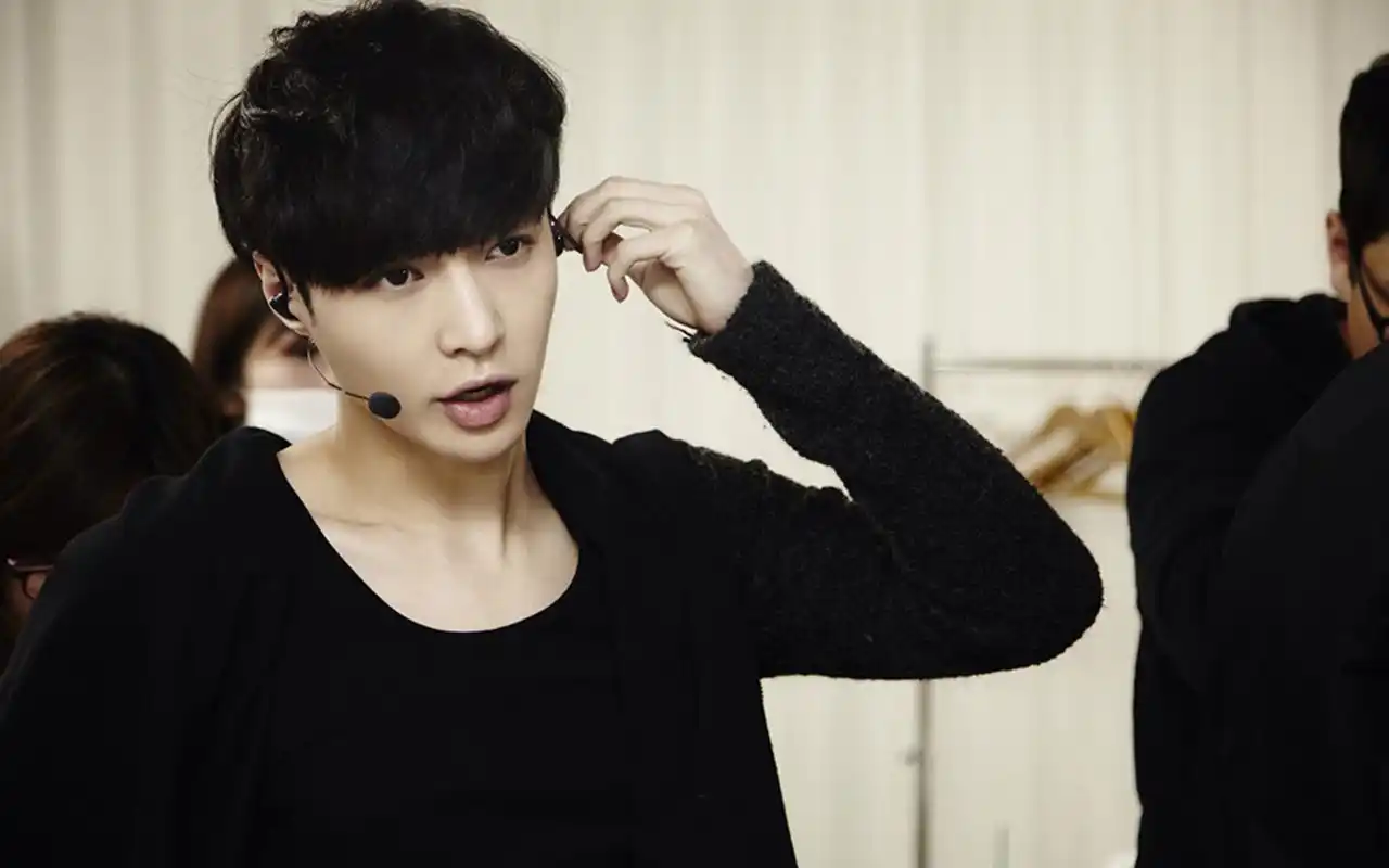 帅气张艺兴电脑桌面壁纸图片4下载