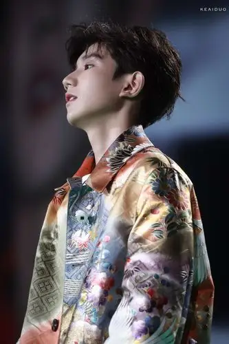 [tfboys][分享]181207 王源仰头-喉结合集,女友粉福利请签收