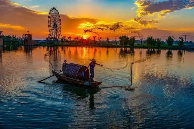 在江苏省盐城市阜宁县金沙湖旅游度假区和马家荡风景区内,清新丰茂的