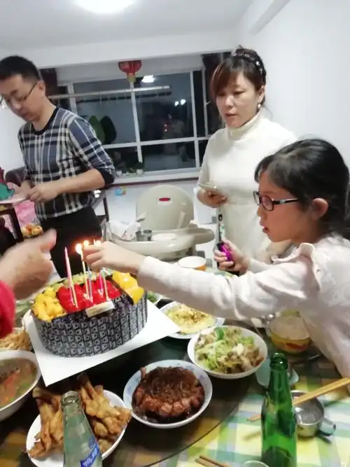 一次温馨的家庭生日聚会