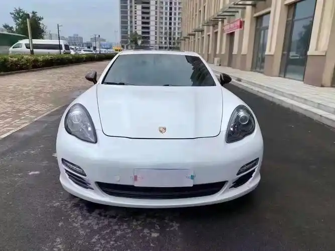 法拉利12年panamera4,3.6l指导价125万葡萄紫