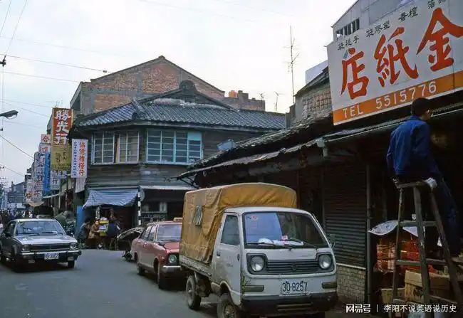 1980年代台湾市内居民区的小窄巷.