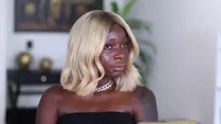 黑人妹子皮肤粗糙又丑,精心化妆后,摇身变女神