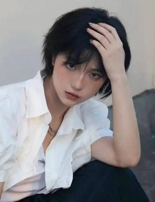 今年最流行的4款短发_刘海_空气_脸型