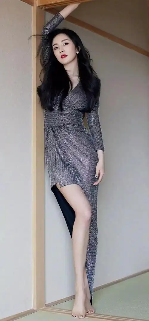 杨幂完美无瑕的美腿