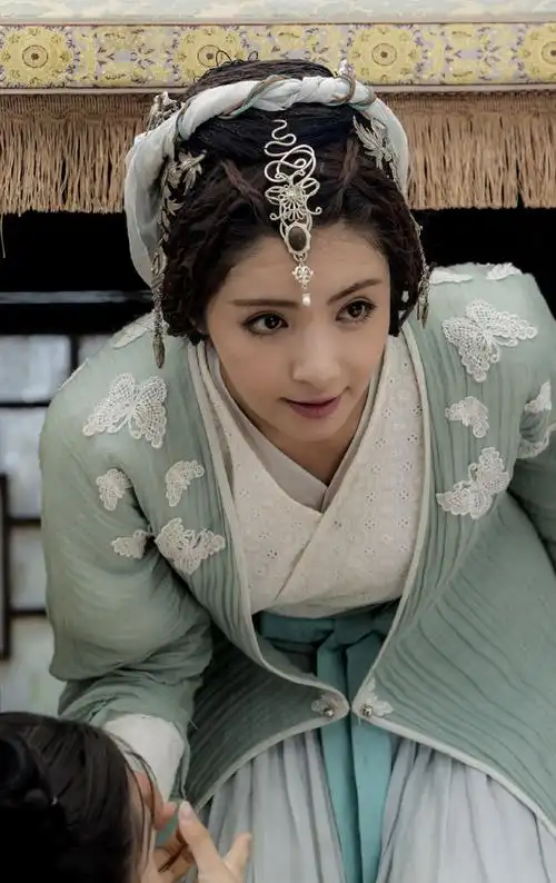 麦迪娜孤芳不自赏海报剧照图片