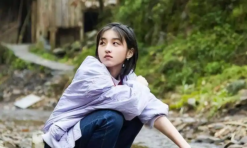 张子枫和z姓女演员相比,她是否因为贡献老戏骨上位而获得资源?