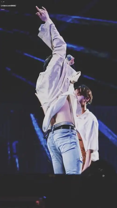 男明星的腰有多细罗云熙不到1尺9蔡徐坤的腰比baby还细