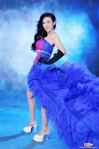 10月12日晚,有"蒙古女神"之美誉的草原甜歌手格格登上cctv-3《开门