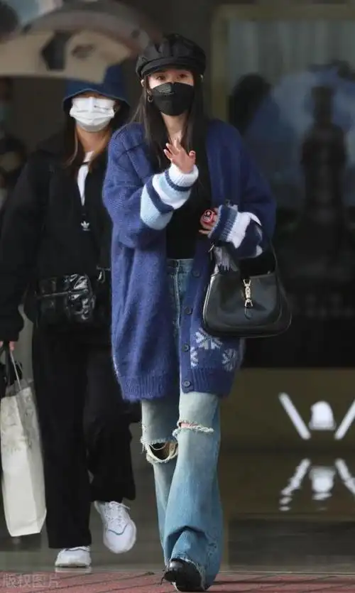 杨幂机场图片2021 杨幂穿牛仔衣 - 网络编辑之家