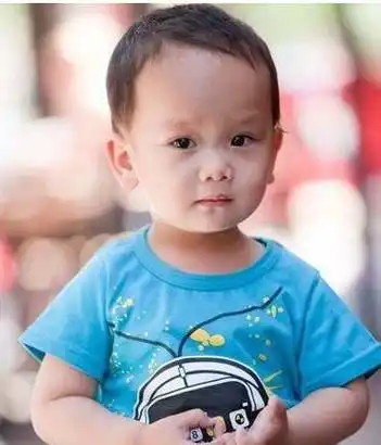 小男孩短发,给你推荐这几款发型,据说更加帅气可爱!