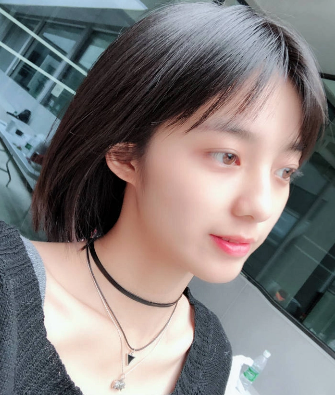 万鹏罕见18岁生活照,看完恍然大悟,被导演认干女儿是有原因的