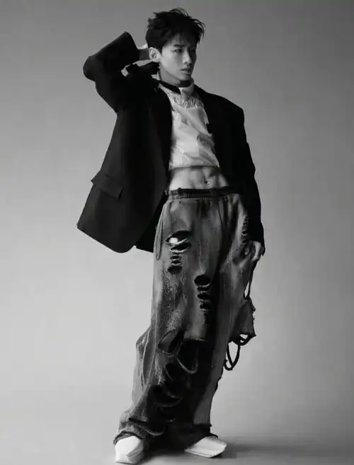 白敬亭的腹肌会呼呼