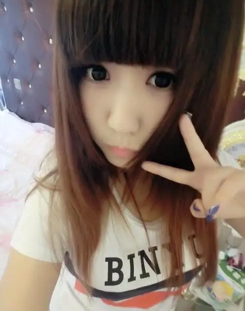 甜美可爱qq透明女生皮肤:曾经写满热闹的乡景,却寂寞丛生_爱个性网