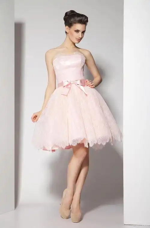 公主裙也叫蓬蓬裙,是一种具有浪漫气息的女性服装,常被用于特殊场合