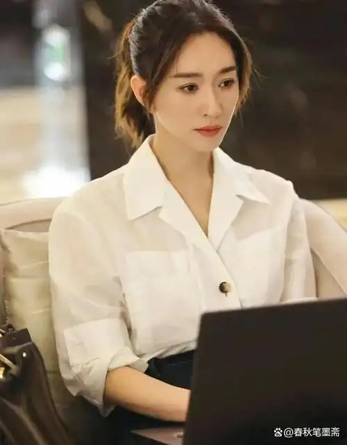 47的"人间尤物"李小冉,感情遭遇挫折后,如愿收获完美爱情