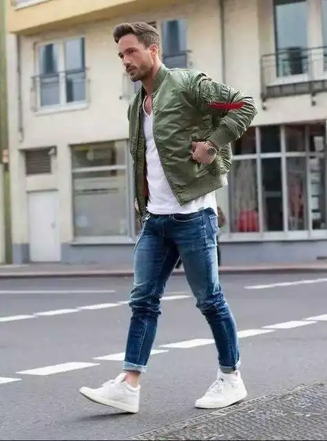 鞋子才好看又时髦红色裤子配什么颜色衣服好看5种上衣搭配方案让你