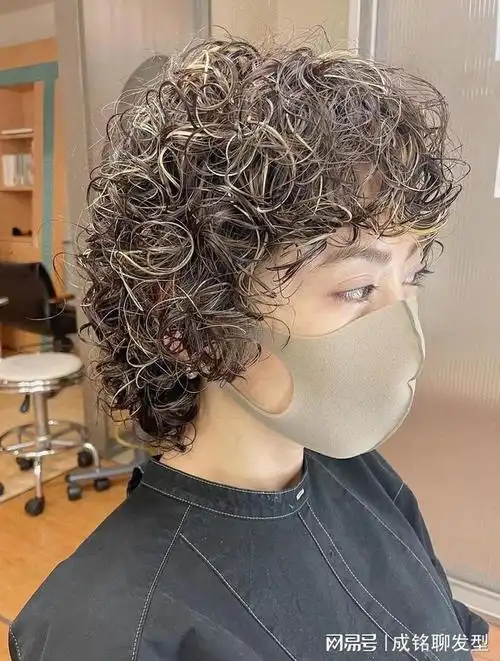 想烫头发冷烫和热烫有啥区别哪种方法效果比较好