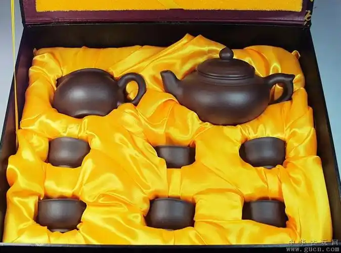 [藏品编号:3729606] 宜兴紫砂壶原矿紫泥230cc潘洪法《笑樱套壶》