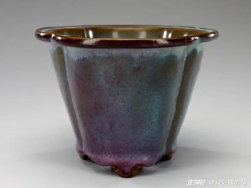 宋 钧窑玫瑰紫釉海棠式花盆 故宫博物院藏