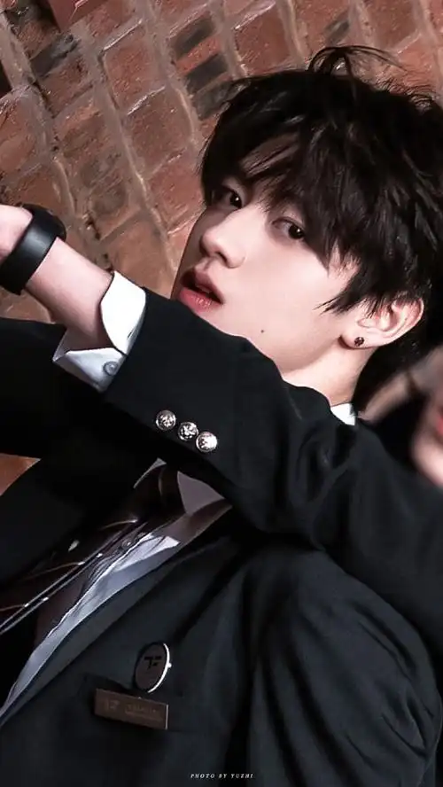 朱志鑫#    帅就一个字,跟了朱志鑫一辈子    #朱志鑫 断层c位饶苘