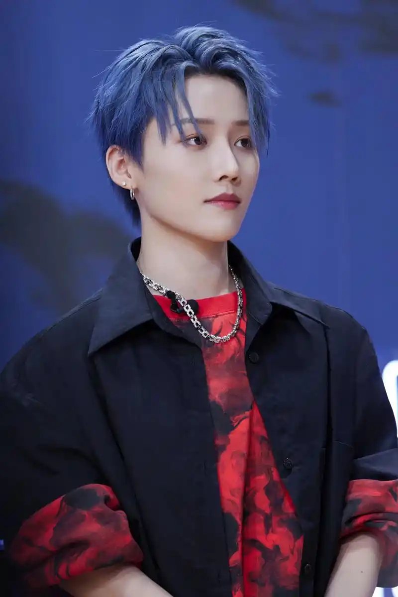 综艺搞笑担当!刘雨昕错用收款码付款,可爱反差惹笑众人!