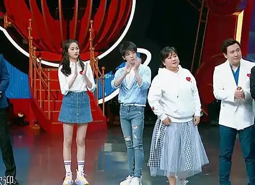 华晨宇与关晓彤同台看到二人身高差网友确定都是173cm