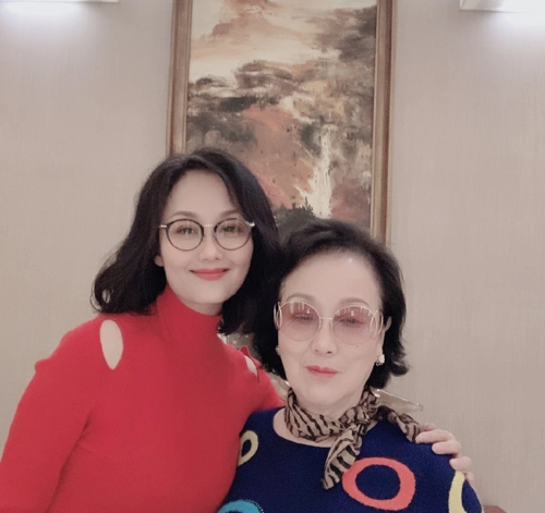 阔太太专业户李颖女儿是奥运冠军52岁风采依旧演张馨予母亲