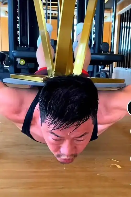 嘎子哥过分了 他的自律打了多少小鲜肉的脸