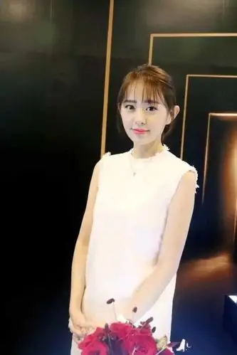 在黍层层深扒之后才发现,孙耀琦之所以胆儿大不怕事是因为,有钱.