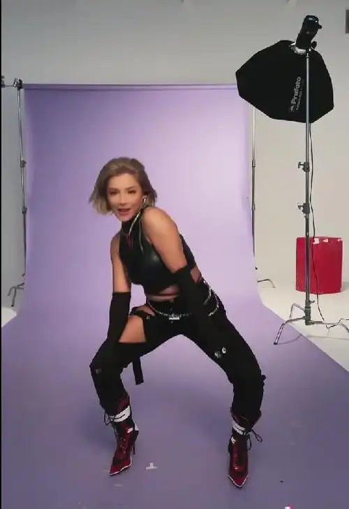 江映蓉晒跳舞视频惹争议身材壮实动作怪异网友吐槽毫无美感