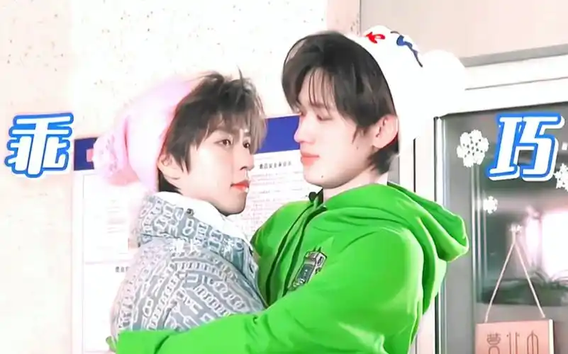 拥抱是一种无声的告白|盆樱|贺峻霖|宋亚轩|轩霖轩