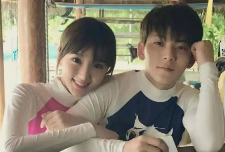 原创毛晓彤cos红皇后反差大甜美小女孩变身大反派完美驾驭造型