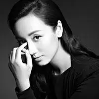 清新淡雅展知性魅力吕一头像,吕一整容前的照片