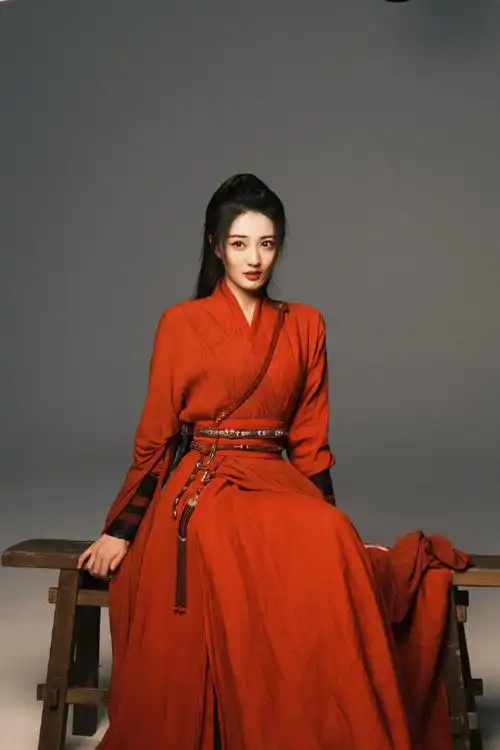 徐璐超话分享一组霍少侠@徐璐lulu定格照9215#少女闯江湖